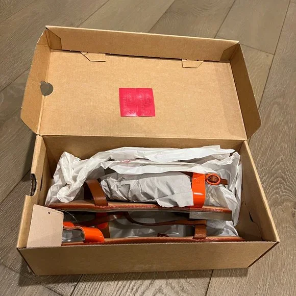 NWT Women’s Levi’s Sandal Brown/Orange 8 - Picture 4 of 8